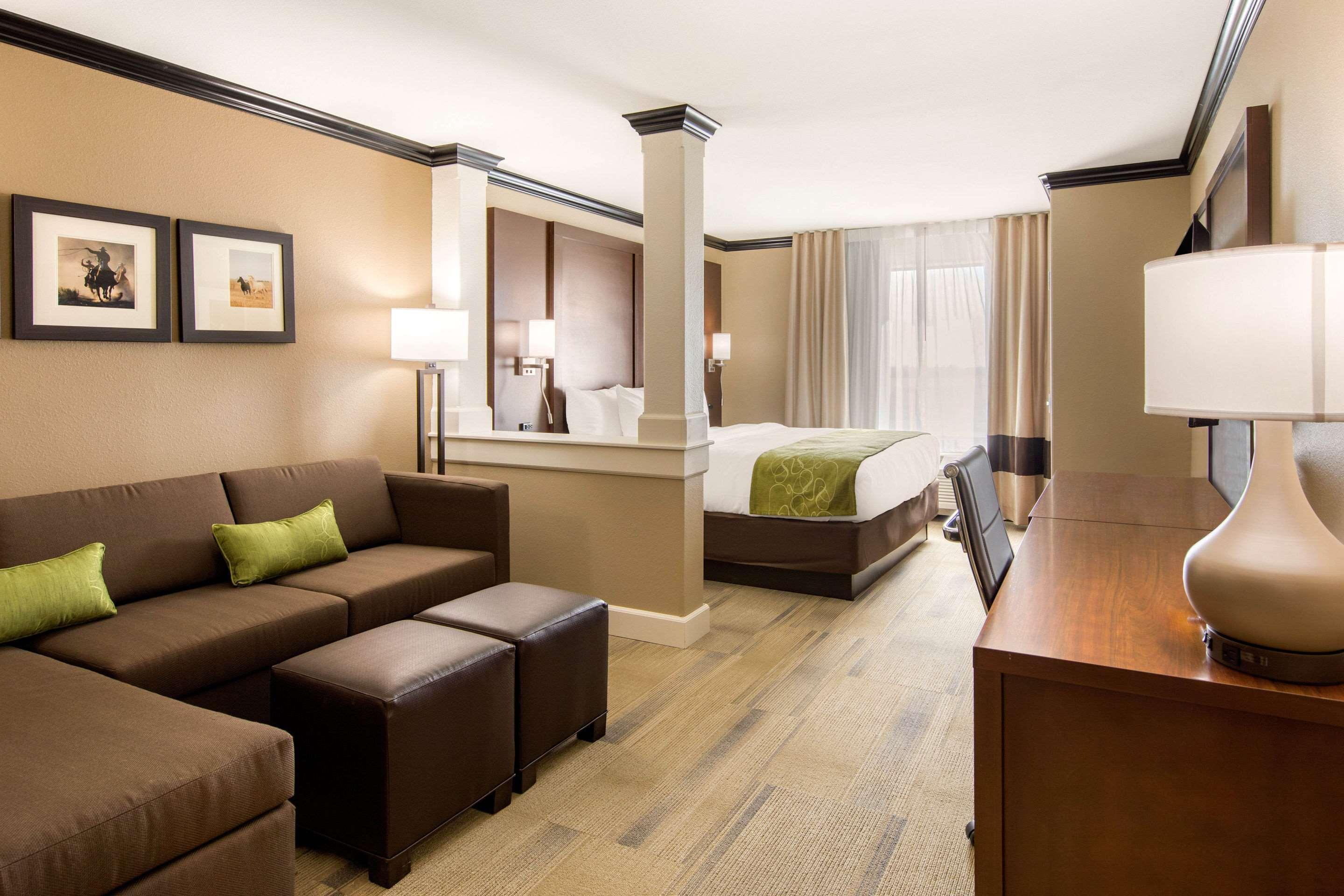 Comfort Suites Liberal Eksteriør bilde