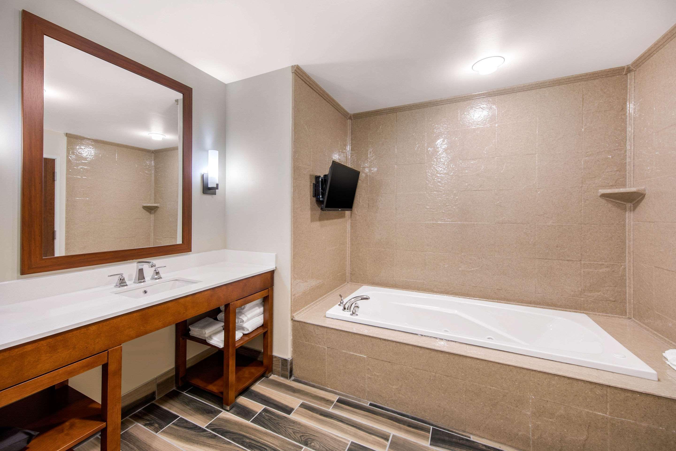 Comfort Suites Liberal Eksteriør bilde