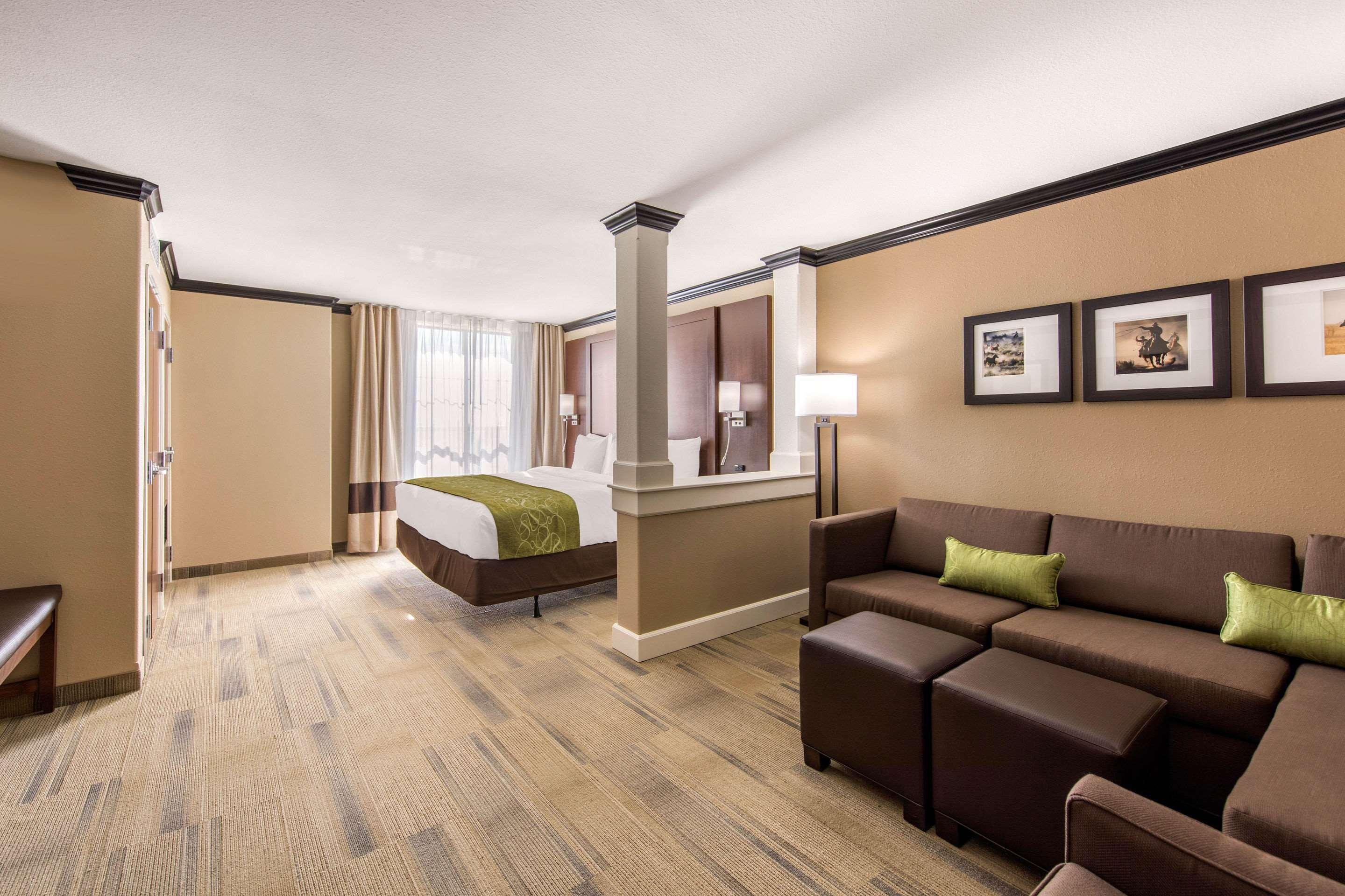 Comfort Suites Liberal Eksteriør bilde